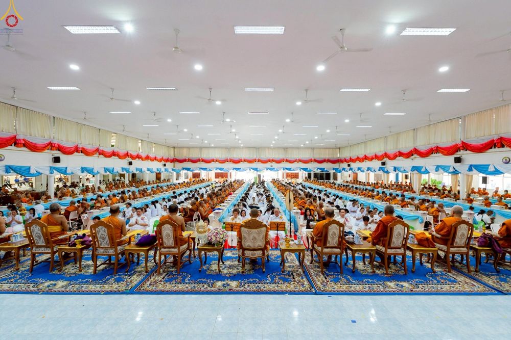 ภาพ No.233588:วันจันทร์ที่ 7 กรกฎาคม พ.ศ. 2568 จังหวัดบุรีรัมย์รวมใจ สัมมนาคณะสงฆ์ เพื่อฟื้นฟูพระพุทธศาสนา  โครงการทอดกฐินสามัคคีทั่วไทย 30,000 วัด ประจำปีพุทธศักราช 2568 และพิธีถวายมหาสังฆทาน 300 กว่าวัด โดยคณะศิษยานุศิษย์ บูชาธรรม 81 ปี หลวงพ่อธัมมชโย  ณ วัดกลาง พระ