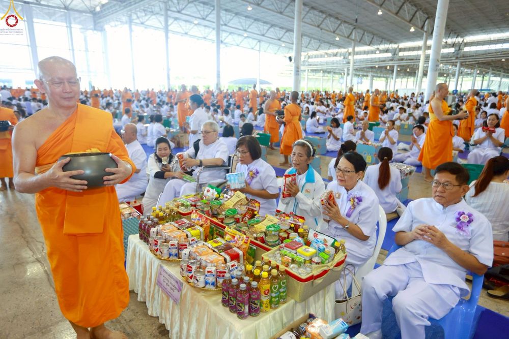 ภาพ No.263934:วันอาทิตย์ที่ 2 พฤศจิกายน พ.ศ. 2568 พิธีตักบาตรอาทิตย์ต้นเดือน ณ บ้านแก้วเรือนทองคุณยายฯ วัดพระธรรมกาย