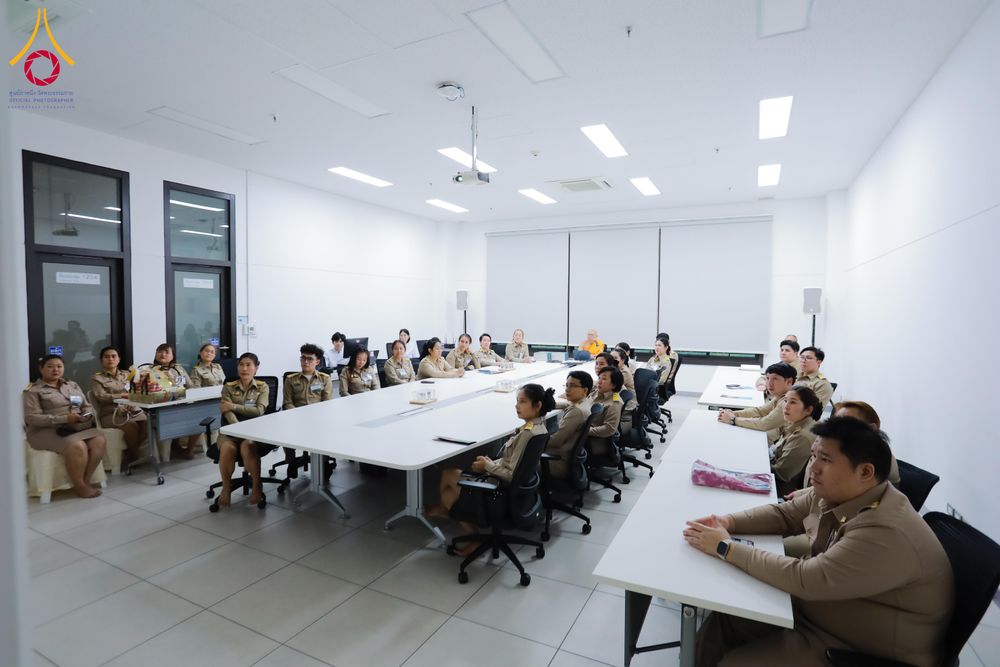 ภาพ No.311576:วันจันทร์ที่ 23 กุมภาพันธ์ พ.ศ. 2569 เปิดโลกทัศน์ผู้บริหารสถานศึกษายุคใหม่ เรียนรู้ต้นแบบการพัฒนาคนผ่านพลัง “บวร–V-Star” ผู้เข้ารับการพัฒนาตามโครงการ สพฐ. ศึกษาดูงานวัดพระธรรมกาย เสริมภาวะผู้นำคุณธรรมสู่การบริหารโรงเรียนอย่างยั่งยืน ณ อาคาร 100 ปี คุณยาย