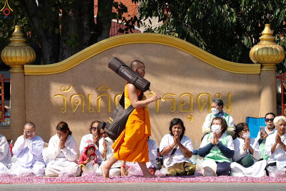 ภาพ No.304229:วันที่ 25 มกราคม พ.ศ. 2569 พิธีต้อนรับพระธรรมยาตรา  รร.สามัคคีราษฏร์บำรุง-วัดพระธรรมกาย ในโครงการธรรมยาตรา กตัญญูบูชา มหาปูชนียาจารย์ พระมงคลเทพมุนี(สด จนฺทสโร) พระผู้ปราบมาร อนุสรณ์สถาน 7 แห่ง ปีที่ 14