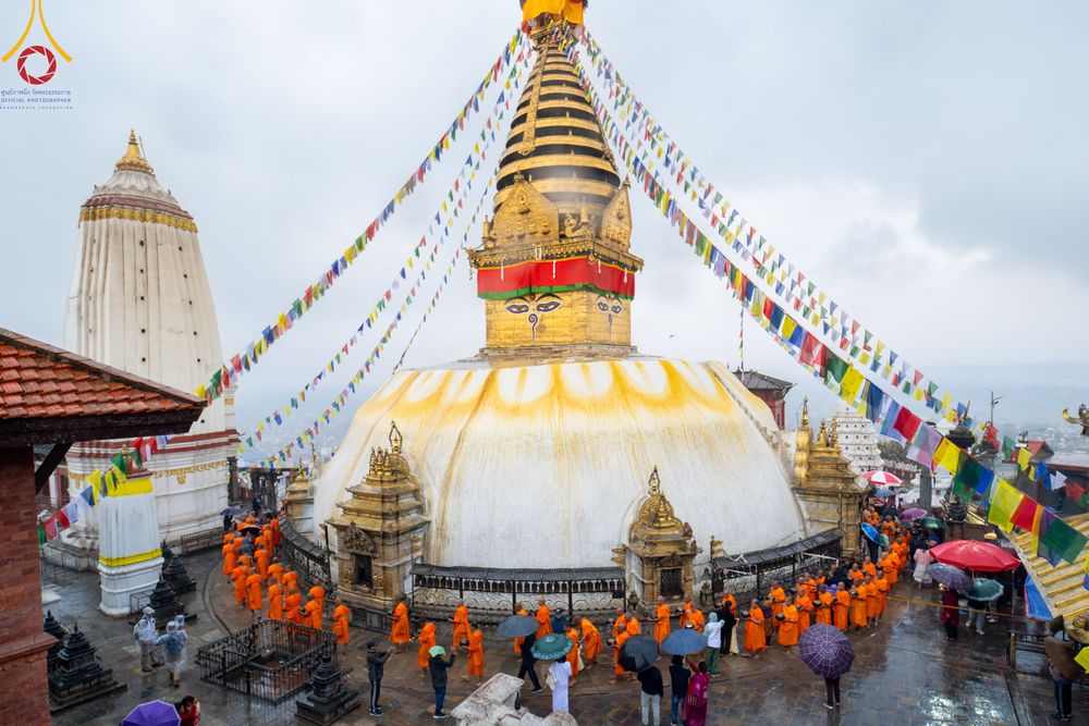 ภาพ No.317128:วันจันทร์ที่ 30 มีนาคม พ.ศ.2569 จาริกบิณฑบาตสยมภูนาทสู่พระราชวังหนุมานโดกา ประเทศเนปาล