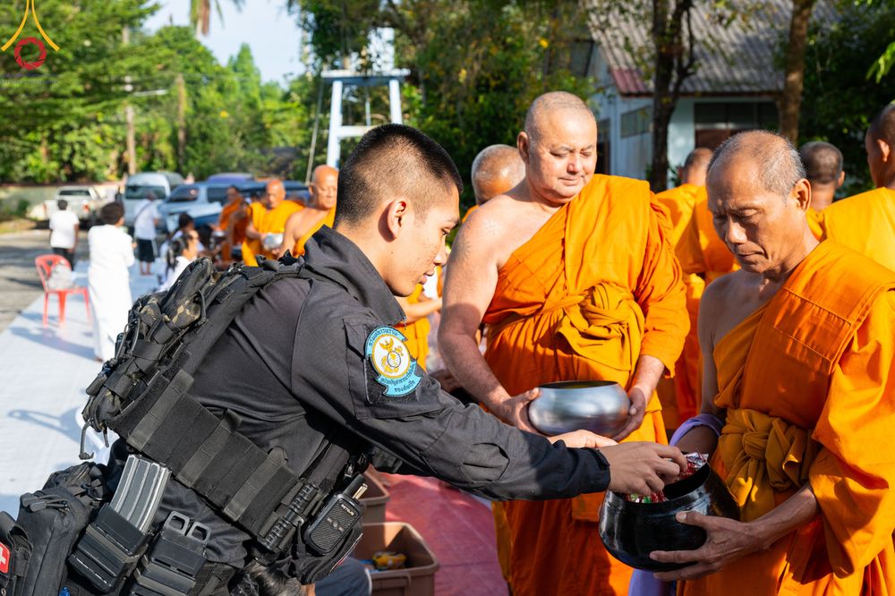 ภาพ No.311066:วันพฤหัสบดีที่ 26 กุมภาพันธ์ พ.ศ. 2569 พิธีถวายสังฆทานแด่คณะสงฆ์ 323 วัด ปีที่ 22 ครั้งที่ 182 พิธีมอบกองทุนหนุนแรงใจช่วยครูใต้ ปีที่ 19 ครั้งที่ 145 และพิธีทำบุญอุทิศส่วนกุศลให้ผู้วายชนม์