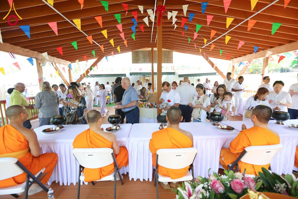 ภาพ No.321601:วันอาทิตย์ที่ 12 เมษายน พ.ศ.2569 กิจกรรมงานบุญวันสงกรานต์ (ตักบาตร ขอขมาพ่อแม่ สรงน้ำพระ รดน้ำขอพร) ณ วัดพระธรรมกายจอร์เจีย ประเทศสหรัฐอเมริกา