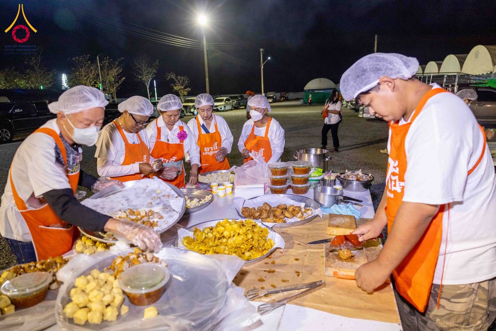 ภาพ No.300939:วันที่ 23 มกราคม พ.ศ. 2569 พิธีถวายภัตตาหารเป็นสังฆทาน แด่พระธรรมยาตรา ณ อนุสรณ์สถานบางปลา วัดบางปลา อำเภอบางเลน จังหวัดนครปฐม ในโครงการธรรมยาตรา กตัญญูบูชา มหาปูชนียาจารย์ พระมงคลเทพมุนี(สด จนฺทสโร) พระผู้ปราบมาร อนุสรณ์สถาน 7 แห่ง ปีที่ 14