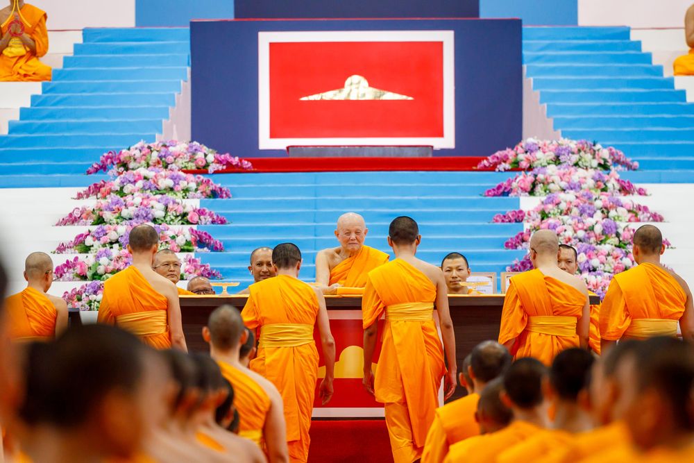 ภาพ No.338998:วันอาทิตย์ที่ 12 กรกฎาคม พ.ศ.2569 พิธีมุทิตาผู้สอบได้เปรียญธรรม ประโยค 1-2 ถึง ป.ธ.9 และ บ.ศ.1-2 ถึง บ.ศ.6 สำนักศาสนศึกษาวัดพระธรรมกาย ประจำปี 2569, พิธีมอบตราตั้งแต่งตั้งอาจารย์ใหญ่ สำนักศาสนศึกษาวัดพระธรรมกาย