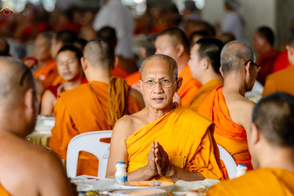 ภาพ No.323761:วันที่ 22 เมษายน พ.ศ.2569(วันคุ้มครองโลก) งานถวายมหาสังฆทาน 40,000 กว่าวัดทั่วประเทศ คณะสงฆ์ฉันภัตตาหารเพล