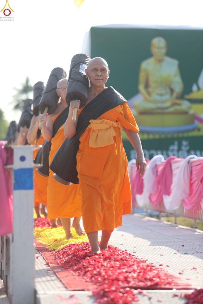 ภาพ No.290485:วันที่ 7 มกราคม พ.ศ. 2569 พิธีต้อนรับพระธรรมยาตรา ณ อนุสรณ์สถานลำดับที่ 2  สถานที่ตั้งมโนปณิธานบวชตลอดชีวิต อนุสรณ์สถานคลองบางนางแท่น (ภาพชุดที่ 2) อ.สามพราน จ.นครปฐม ในโครงการธรรมยาตรา กตัญญูบูชา มหาปูชนียาจารย์ พระมงคลเทพมุนี(สด จนฺทสโร) พระผู้ปราบมาร 