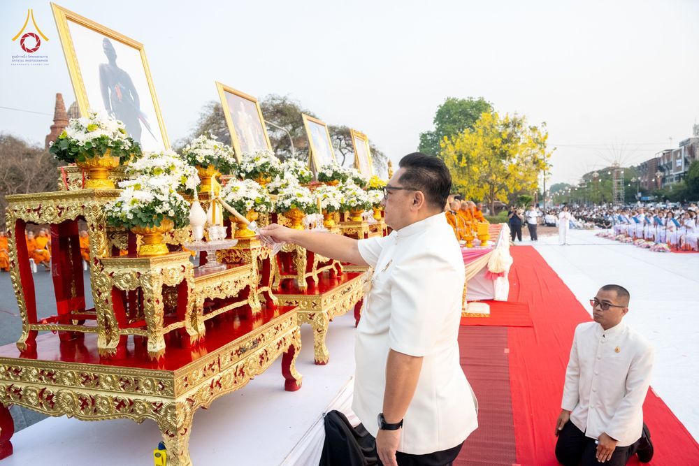 ภาพ No.318019:วันเสาร์ที่ 4 เมษายน พ.ศ. 2569 งานทำบุญเมืองใจกลางอยุธยา  ตักบาตรพระ 1,109 รูป ณ ถนนชีกุน หน้าวัดมหาธาตุ และวัดราชบูรณะ