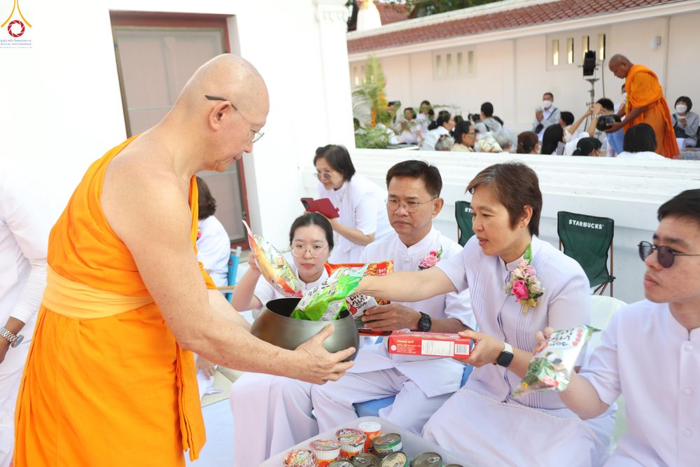 ภาพ No.297660:วันที่ 18 มกราคม พ.ศ. 2569 พิธีตักบาตรพระธรรมยาตรา ณ วัดโบสถ์บน ต.บางคูเวียง จ.นนทบุรี อนุสรณ์สถานลำดับที่ 4 สถานที่เกิดด้วยกายธรรม ในโครงการธรรมยาตรา กตัญญูบูชา มหาปูชนียาจารย์ พระมงคลเทพมุนี(สด จนฺทสโร) พระผู้ปราบมาร อนุสรณ์สถาน 7 แห่ง ปีที่ 14