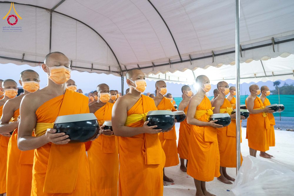 ภาพ No.300308:วันที่ 22 มกราคม พ.ศ. 2569 พิธีถวายภัตตาหารเป็นสังฆทาน แด่พระธรรมยาตรา ณ อนุสรณ์สถานบางปลา วัดบางปลา อำเภอบางเลน จังหวัดนครปฐม ในโครงการธรรมยาตรา กตัญญูบูชา มหาปูชนียาจารย์ พระมงคลเทพมุนี(สด จนฺทสโร) พระผู้ปราบมาร อนุสรณ์สถาน 7 แห่ง ปีที่ 14