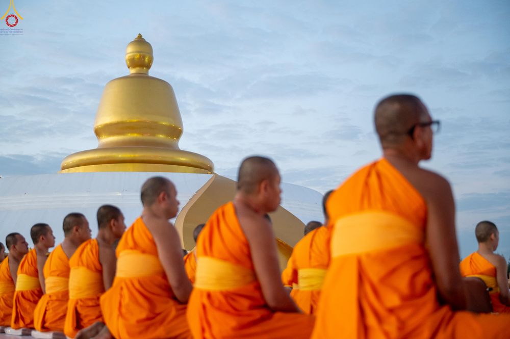 ภาพ No.302427:วันที่ 24 มกราคม พ.ศ. 2569 พิธีตักบาตรพระธรรมยาตรา ณ อนุสรณ์สถานลำดับที่ 5 สถานที่เผยแผ่วิชชาธรรมกายครั้งแรก อนุสรณ์สถานบางปลา วัดบางปลา อำเภอบางเลน จังหวัดนครปฐม ในโครงการธรรมยาตรา กตัญญูบูชา มหาปูชนียาจารย์ พระมงคลเทพมุนี(สด จนฺทสโร) พระผู้ปราบมาร อนุส