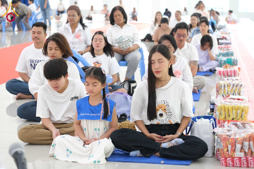 ภาพ No.320886:วันเสาร์ที่ 11 เมษายน พ.ศ.2569 พิธีตักบาตรฉลองสามเณรใหม่ ณ ศูนย์อบรมเยาวชนนครปฐม