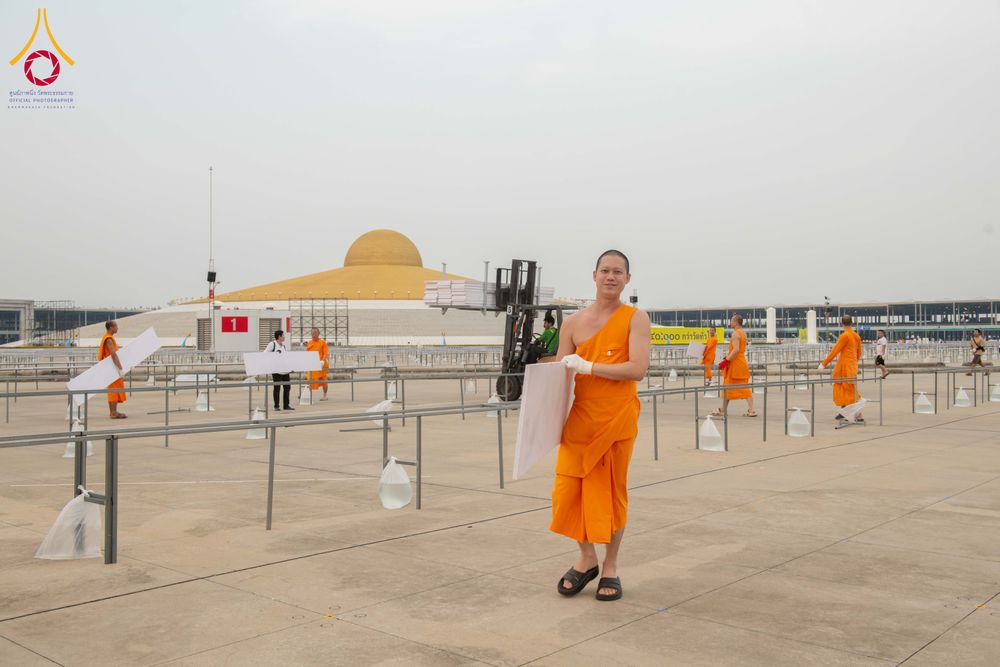 ภาพ No.326345:วันที่ 26 -27 เมษาบน พ.ศ.2569 การเก็บงานแผ่นหน้าโต๊ะที่ลานธรรม งานถวายมหาสังฆทาน 40,000 กว่าวัดทั่วประเทศ ณ ลานธรรม วัดพระธรรมกาย