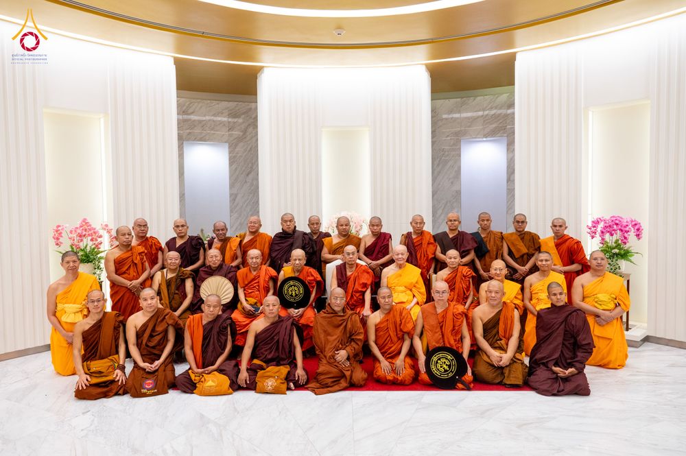 ภาพ No.325556:วันที่ 23 เมษายน พ.ศ.2569 หลวงพ่อทัตตชีโว รองเจ้าอาวาสวัดพระธรรมกาย ถวายการต้อนรับและปฏิสันถารคณะสงฆ์เมียนมาร์และเนปาล