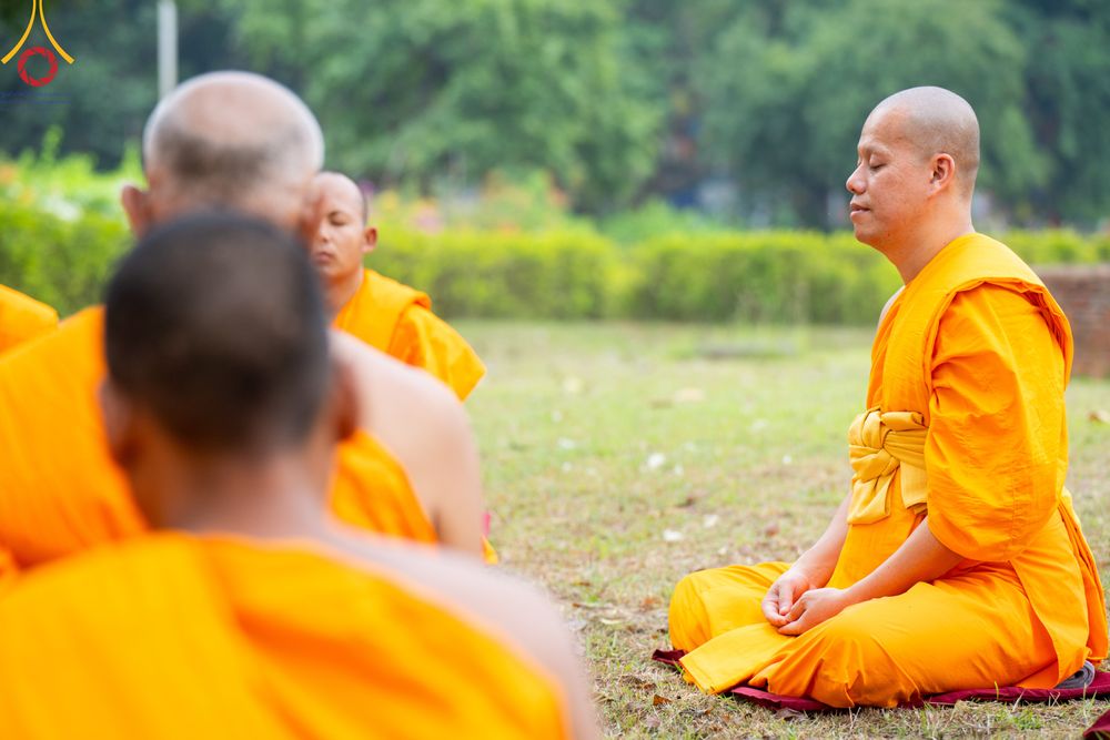 ภาพ No.314614:วันที่ 20 มีนาคม พ.ศ. 2569 พระอาจารย์ แนะนำการปฏิบัติธรรมให้แก่สามเณร  โครงการบรรพชาสามเณร 500 รูป เนปาล ณ วิหารมายาเทวี ประเทศเนปาล