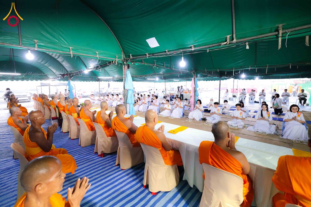 ภาพ No.298504:วันที่ 20 มกราคม พ.ศ. 2569 พิธีถวายภัตตาหารเป็นสังฆทาน แด่พระธรรมยาตรา ณ อนุสรณ์สถานบางปลา วัดบางปลา อำเภอบางเลน จังหวัดนครปฐม ในโครงการธรรมยาตรา กตัญญูบูชา มหาปูชนียาจารย์ พระมงคลเทพมุนี(สด จนฺทสโร) พระผู้ปราบมาร อนุสรณ์สถาน 7 แห่ง ปีที่ 14