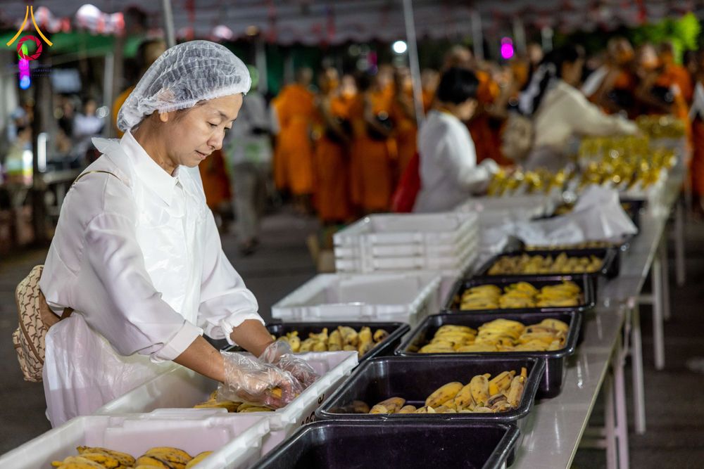 ภาพ No.289507:วันที่ 7 มกราคม พ.ศ. 2569 พิธีถวายภัตตาหารเป็นสังฆทาน แด่พระธรรมยาตรา ในโครงการธรรมยาตรา กตัญญูบูชา มหาปูชนียาจารย์ พระมงคลเทพมุนี(สด จนฺทสโร) พระผู้ปราบมาร อนุสรณ์สถาน 7 แห่ง ปีที่ 14 ณ อนุสรณ์สถานมหาวิหารพระมงคลเทพมุนี (โลตัสแลนด์) อ.สองพี่น้อง จ.สุพรร