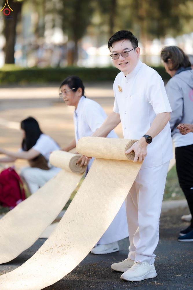 ภาพ No.296088:ภาพเบื้องหลังอาสาสมัครรวมใจ ชุดที่ 1 ในโครงการธรรมยาตรา กตัญญูบูชา มหาปูชนียาจารย์ พระมงคลเทพมุนี(สด จนฺทสโร) พระผู้ปราบมาร อนุสรณ์สถาน 7 แห่ง ปีที่ 14