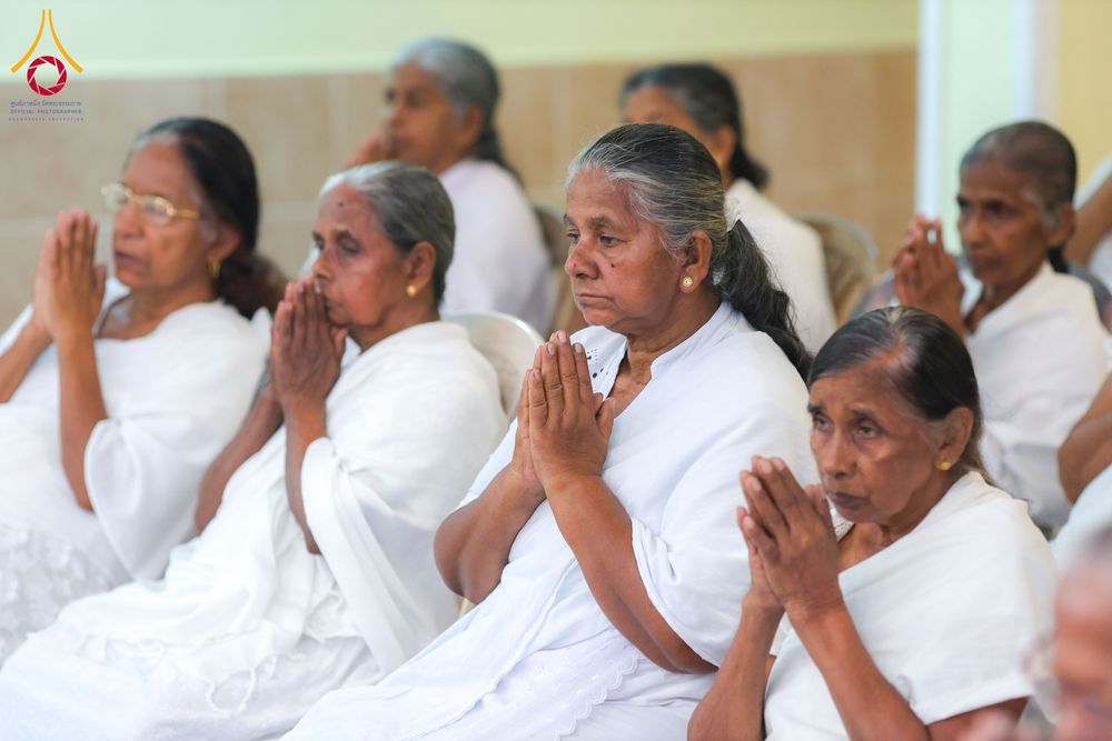 ภาพ No.317840:วันที่ 1 เมษายน พ.ศ. 2569 พิธีสวดธัมมจักกัปปวัตตนสูตรนานาชาติ ในวันพระใหญ่ ขึ้น 15 ค่ำ เดือน 5 (Poya Day)  ณ ศรีธรรมนันทะปิริเวนะ เเละ  วัดวิมลวิหาร นาวละ ประเทศศรีลังกา