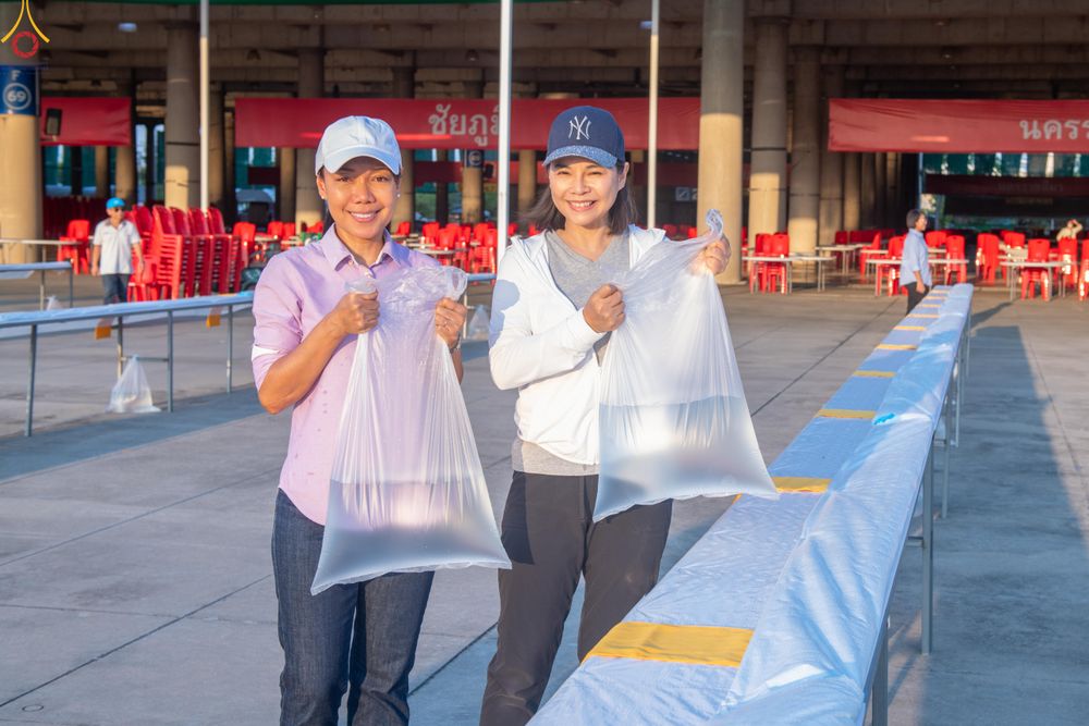 ภาพ No.321252:วันที่ 10-11 เมษายน พ.ศ.2569 การเตรียมกล่องไทยธรรม และการติดผ้ารับประเคน เพื่องานถวายมหาสังฆทาน 40,000 กว่าวัดทั่วประเทศ วันคุ้มครองโลก 22 เมษายน พ.ศ.2569 วัดพระธรรมกาย