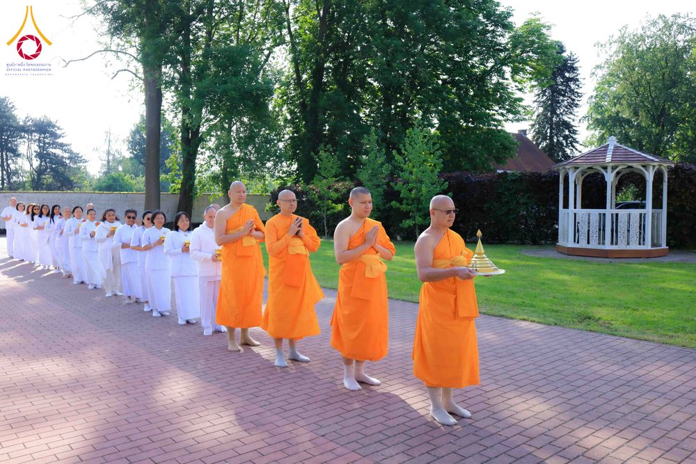 ภาพ No.328684:วันอาทิตย์ที่ 10 พฤษภาคม พ.ศ. 2569 พิธีสักการะพระบรมสารีริกธาตุ ณ วัดพระธรรมกายเบลเยียม