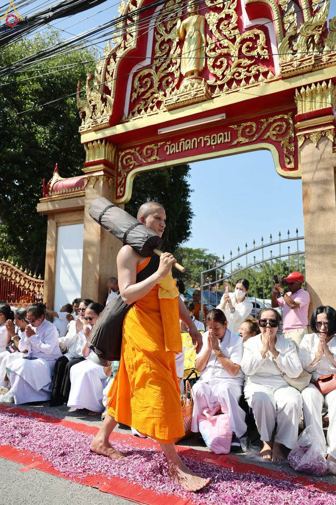 ภาพ No.304234:วันที่ 25 มกราคม พ.ศ. 2569 พิธีต้อนรับพระธรรมยาตรา  รร.สามัคคีราษฏร์บำรุง-วัดพระธรรมกาย ในโครงการธรรมยาตรา กตัญญูบูชา มหาปูชนียาจารย์ พระมงคลเทพมุนี(สด จนฺทสโร) พระผู้ปราบมาร อนุสรณ์สถาน 7 แห่ง ปีที่ 14