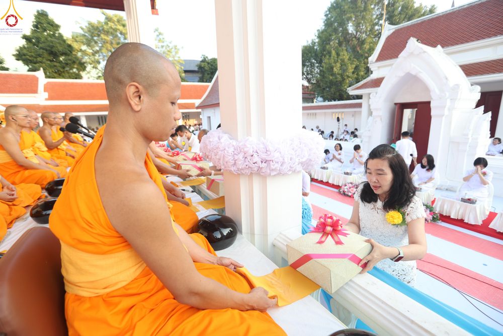 ภาพ No.297570:วันที่ 18 มกราคม พ.ศ. 2569 พิธีตักบาตรพระธรรมยาตรา ณ วัดโบสถ์บน ต.บางคูเวียง จ.นนทบุรี อนุสรณ์สถานลำดับที่ 4 สถานที่เกิดด้วยกายธรรม ในโครงการธรรมยาตรา กตัญญูบูชา มหาปูชนียาจารย์ พระมงคลเทพมุนี(สด จนฺทสโร) พระผู้ปราบมาร อนุสรณ์สถาน 7 แห่ง ปีที่ 14