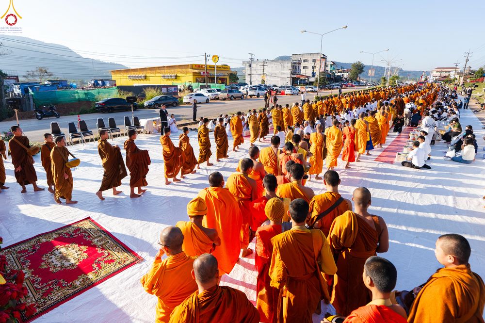 ภาพ No.281422:วันเสาร์ที่ 27 ธันวาคม พ.ศ.2568 พิธีตักบาตรพระ ๑,๐๐๐ รูป   เพื่อความเป็นสิริมงคลแก่ชีวิตและแผ่นดินไทย  มหากุศลครั้งยิ่งใหญ่แห่งปี ส่งท้ายปีเก่า ต้อนรับปีใหม่  ณ ถนนหน้าที่ว่าการอำเภอภูเรือ จังหวัดเลย