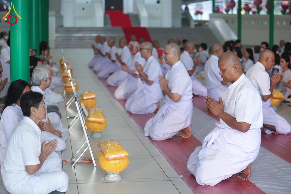 ภาพ No.298177:วันเสาร์ที่ 17 มกราคม พ.ศ. 2569 พิธีบรรพชาอุปสมบท โครงการอุปสมบทหมู่ บูชาธรรมครบ 117 ปี คุณยายอาจารย์มหารัตนอุบาสิกาจันทร์ ขนนกยูง  ณ อุโบสถพระไตรปิฎก วัดพระธรรมกาย