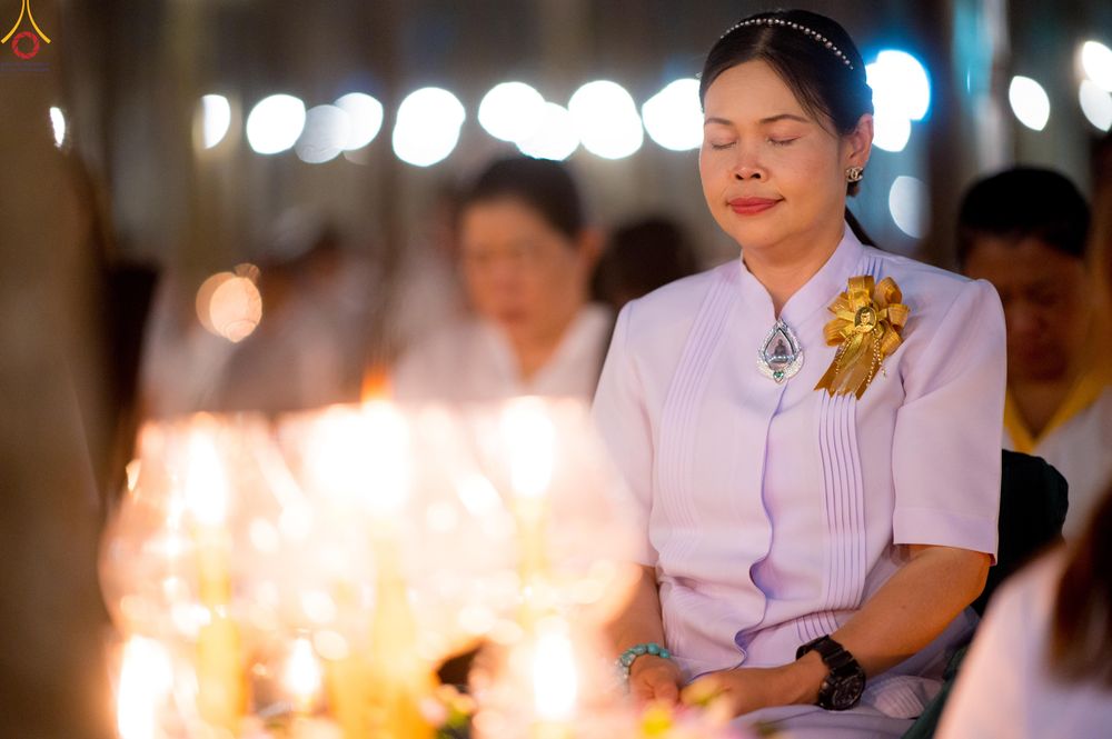 ภาพ No.290196:วันที่ 6 มกราคม พ.ศ. 2569 พิธีจุดประทีปถวายเป็นพุทธบูชา และบูชาธรรมมหาปูชนียาจารย์ (ภาพชุดที่ 2) ณ อนุสรณ์สถานมหาวิหารพระมงคลเทพมุนี (โลตัสแลนด์) อ.สองพี่น้อง จ.สุพรรณบุรี ในโครงการธรรมยาตรา กตัญญูบูชา มหาปูชนียาจารย์ พระมงคลเทพมุนี(สด จนฺทสโร) พระผู้ปรา