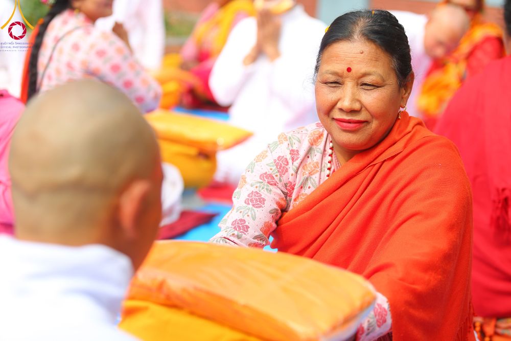 ภาพ No.313437:วันพฤหัสบดีที่ 12 มีนาคม พ.ศ. 2569 พิธีมอบบาตรและผ้าไตรในโครงการบรรพชาสามเณร 500 รูป  ณ นาคบาฮาล (Nagbahal) ประเทศเนปาล