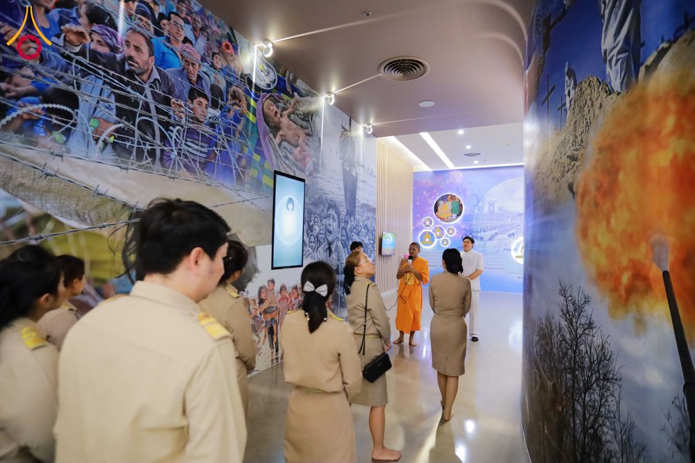 ภาพ No.311560:วันจันทร์ที่ 23 กุมภาพันธ์ พ.ศ. 2569 เปิดโลกทัศน์ผู้บริหารสถานศึกษายุคใหม่ เรียนรู้ต้นแบบการพัฒนาคนผ่านพลัง “บวร–V-Star” ผู้เข้ารับการพัฒนาตามโครงการ สพฐ. ศึกษาดูงานวัดพระธรรมกาย เสริมภาวะผู้นำคุณธรรมสู่การบริหารโรงเรียนอย่างยั่งยืน ณ อาคาร 100 ปี คุณยาย