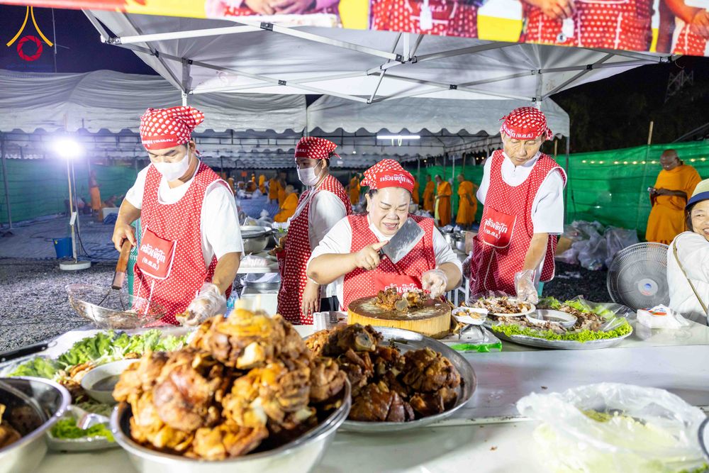 ภาพ No.296604:วันที่ 18 มกราคม พ.ศ. 2569 พิธีถวายภัตตาหารเป็นสังฆทาน แด่พระธรรมยาตรา ณ วัดโบสถ์บน ต.บางคูเวียง จ.นนทบุรี อนุสรณ์สถานลำดับที่ 4 สถานที่เกิดด้วยกายธรรม ในโครงการธรรมยาตรา กตัญญูบูชา มหาปูชนียาจารย์ พระมงคลเทพมุนี(สด จนฺทสโร) พระผู้ปราบมาร อนุสรณ์สถาน 7 แ