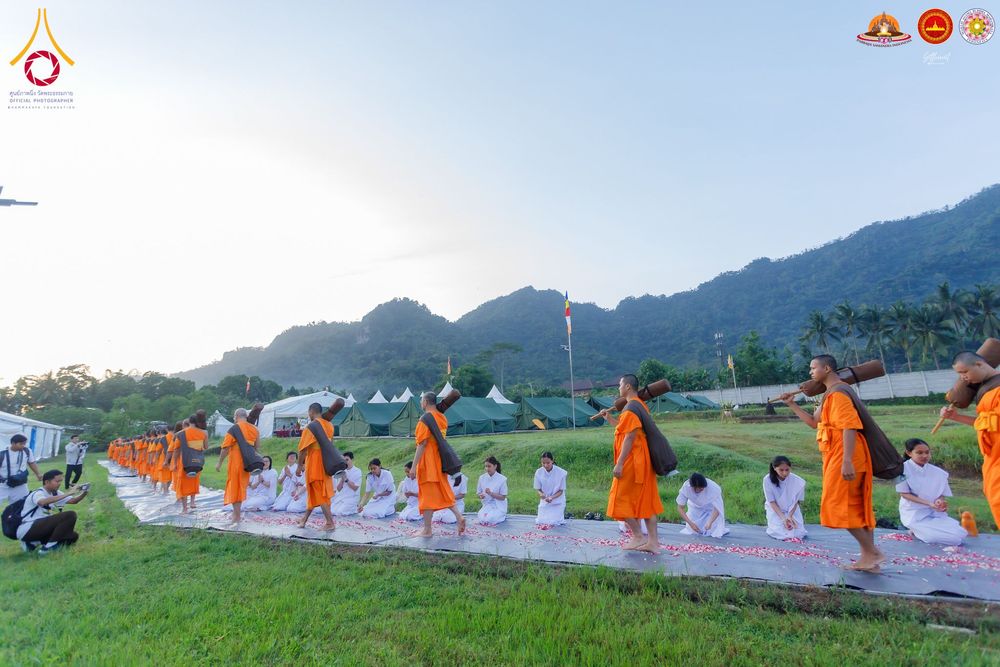 ภาพ No.280039:วันที่ 31 ธันวาคม พ.ศ. 2568 เดินธรรมยาตราที่บรมพุทธโธ อินโดนีเซีย