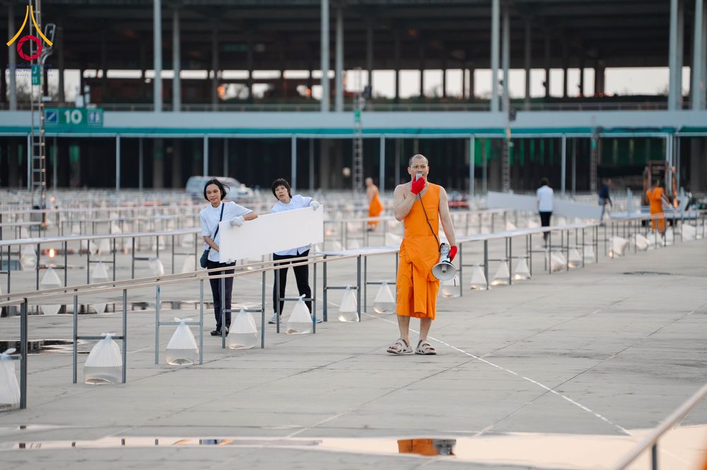 ภาพ No.326427:วันที่ 26 -27 เมษาบน พ.ศ.2569 การเก็บงานแผ่นหน้าโต๊ะที่ลานธรรม งานถวายมหาสังฆทาน 40,000 กว่าวัดทั่วประเทศ ณ ลานธรรม วัดพระธรรมกาย