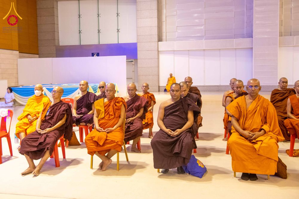 ภาพ No.325642:วันที่ 26 เมษายน พ.ศ.2569 กิจกรรมงานบุญวันอาทิตย์ สาธุชนปฏิบัติธรรมร่วมกัน ณ ห้องแก้วสารพัด 1 วัดพระธรรมกาย ปทุมธานี