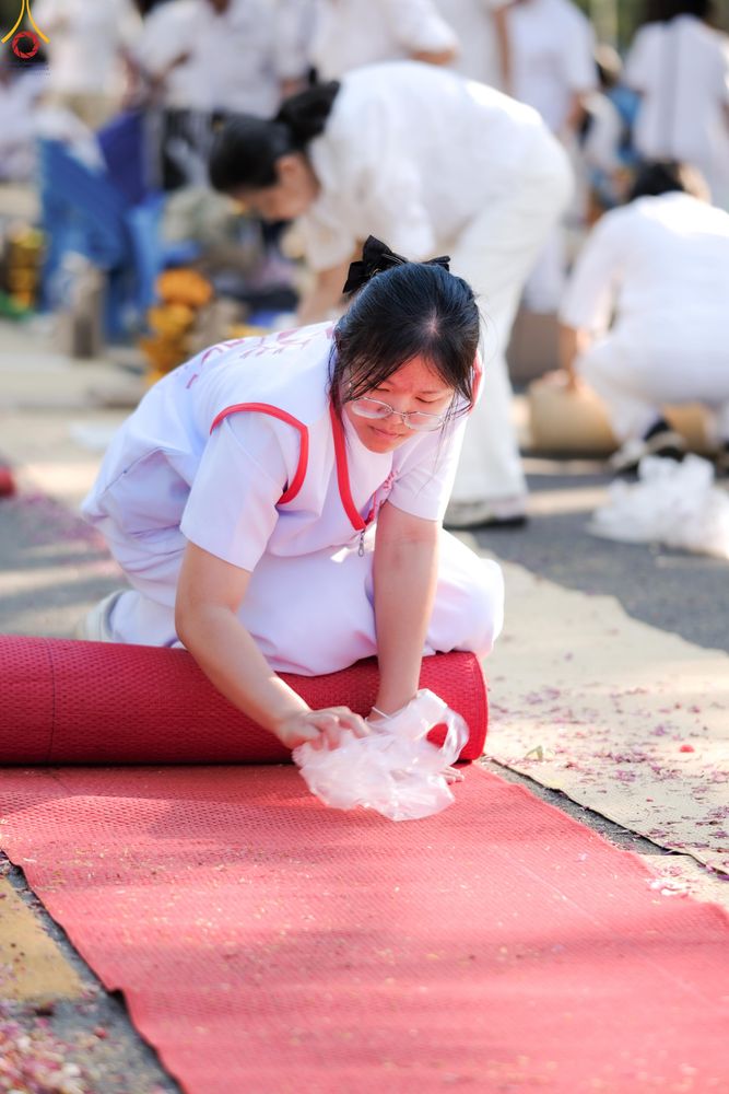 ภาพ No.296076:ภาพเบื้องหลังอาสาสมัครรวมใจ ชุดที่ 1 ในโครงการธรรมยาตรา กตัญญูบูชา มหาปูชนียาจารย์ พระมงคลเทพมุนี(สด จนฺทสโร) พระผู้ปราบมาร อนุสรณ์สถาน 7 แห่ง ปีที่ 14