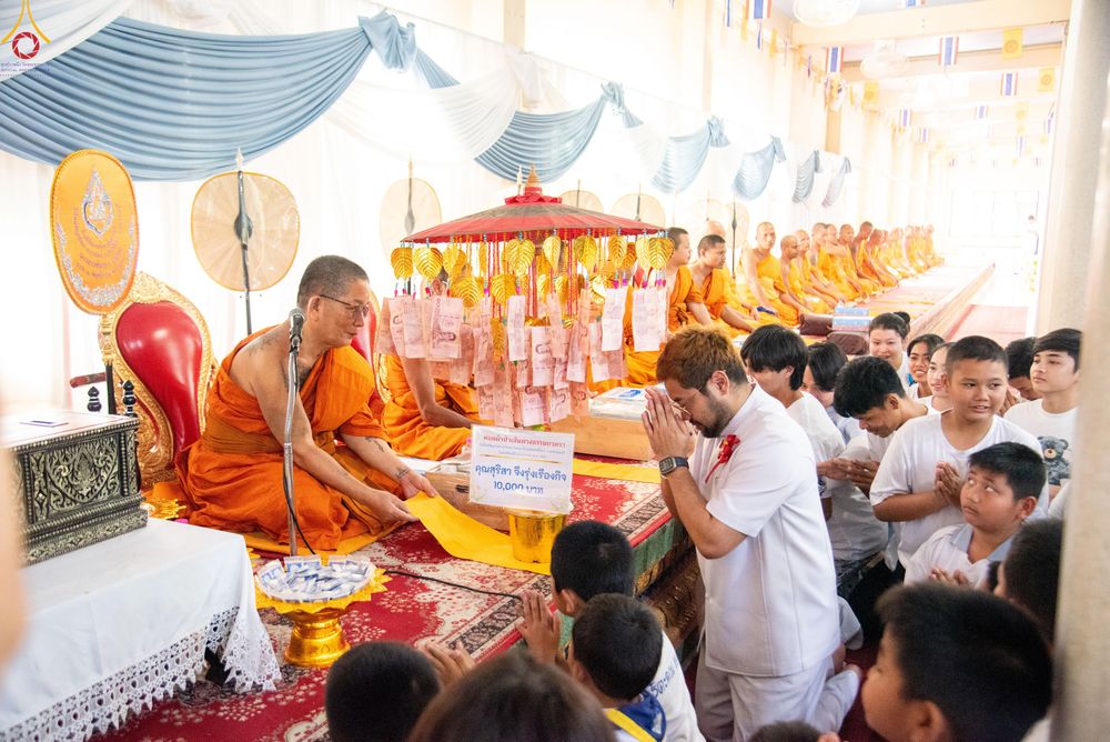 ภาพ No.301293:วันที่ 22 มกราคม พ.ศ. 2569 พิธีทอดผ้าป่าทำนุบำรุงศาสนสถาน ณ วัดใหม่พิบูลย์ผล อ.สองพี่น้อง จ.สุพรรณบุรี ในโครงการธรรมยาตรา กตัญญูบูชา มหาปูชนียาจารย์ พระมงคลเทพมุนี(สด จนฺทสโร) พระผู้ปราบมาร อนุสรณ์สถาน 7 แห่ง ปีที่ 14