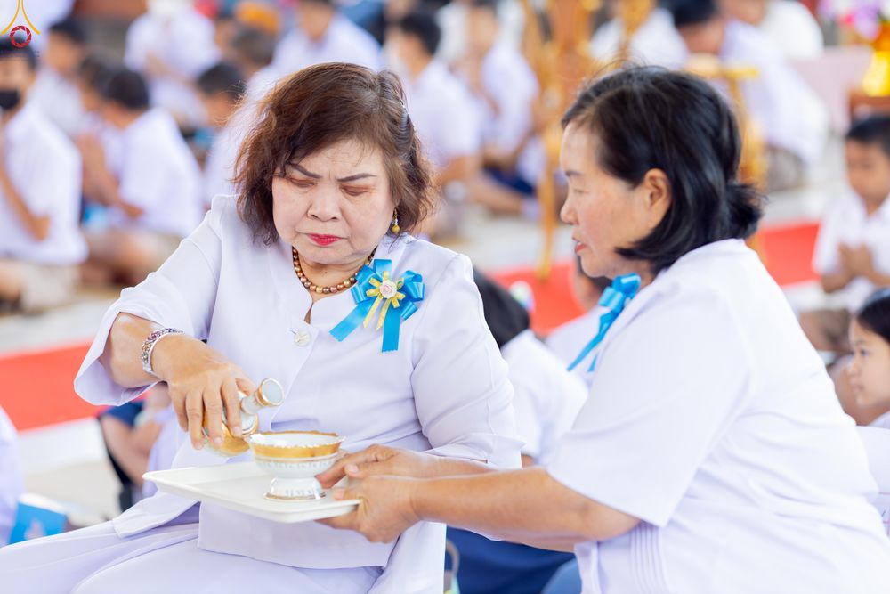 ภาพ No.293333:วันที่ 12 มกราคม พ.ศ. 2569 พิธีทอดผ้าป่าทำนุบำรุงศาสนสถาน ณ วัดพรสวรรค์ อ.สองพี่น้อง จ.สุพรรณบุรี ในโครงการธรรมยาตรา กตัญญูบูชา มหาปูชนียาจารย์ พระมงคลเทพมุนี(สด จนฺทสโร) พระผู้ปราบมาร อนุสรณ์สถาน 7 แห่ง ปีที่ 14