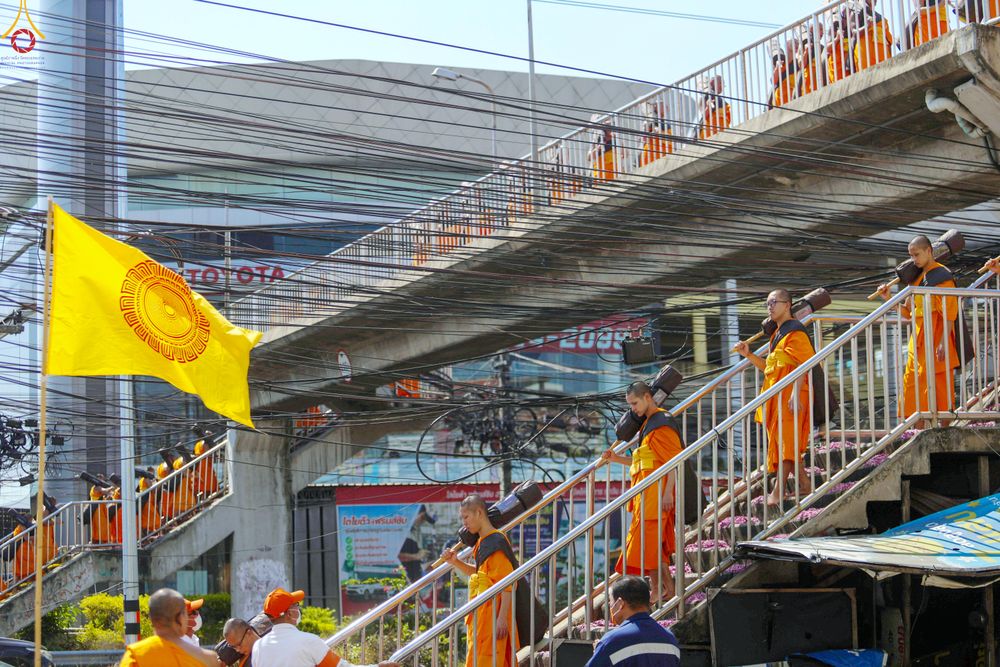 ภาพ No.304267:วันที่ 25 มกราคม พ.ศ. 2569 พิธีต้อนรับพระธรรมยาตรา  รร.สามัคคีราษฏร์บำรุง-วัดพระธรรมกาย ในโครงการธรรมยาตรา กตัญญูบูชา มหาปูชนียาจารย์ พระมงคลเทพมุนี(สด จนฺทสโร) พระผู้ปราบมาร อนุสรณ์สถาน 7 แห่ง ปีที่ 14