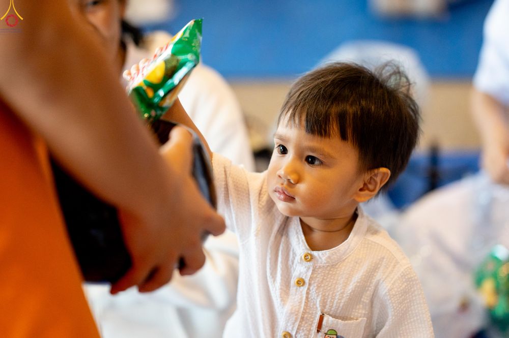 ภาพ No.311349:วันอาทิตย์ต้นเดือนที่ 1 มีนาคม พ.ศ.2569 พิธีตักบาตร และ พิธีบูชาข้าวพระ ณ สภาธรรมกายสากล วัดพระธรรมกาย