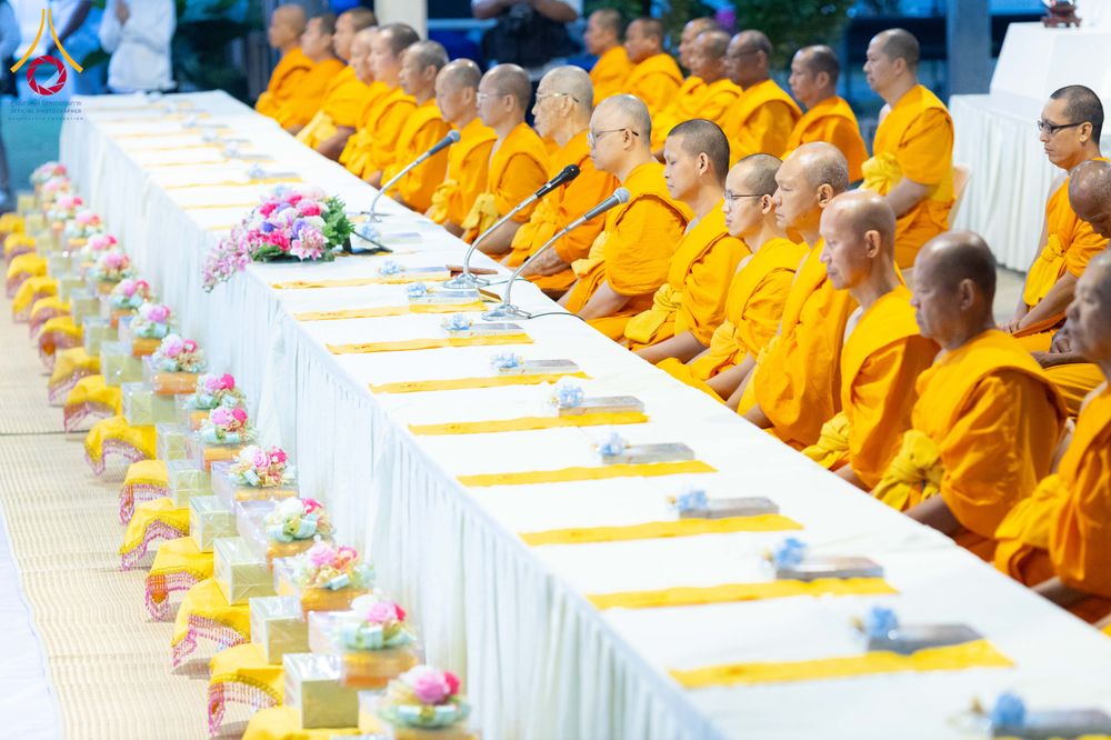 ภาพ No.292576:วันที่ 12 มกราคม พ.ศ. 2569 พิธีถวายภัตตาหารเป็นสังฆทาน แด่พระธรรมยาตรา ณ อนุสรณ์สถานมหาวิหารพระมงคลเทพมุนี (โลตัสแลนด์) อ.สองพี่น้อง จ.สุพรรณบุรี ในโครงการธรรมยาตรา กตัญญูบูชา มหาปูชนียาจารย์ พระมงคลเทพมุนี(สด จนฺทสโร) พระผู้ปราบมาร อนุสรณ์สถาน 7 แห่ง ปี