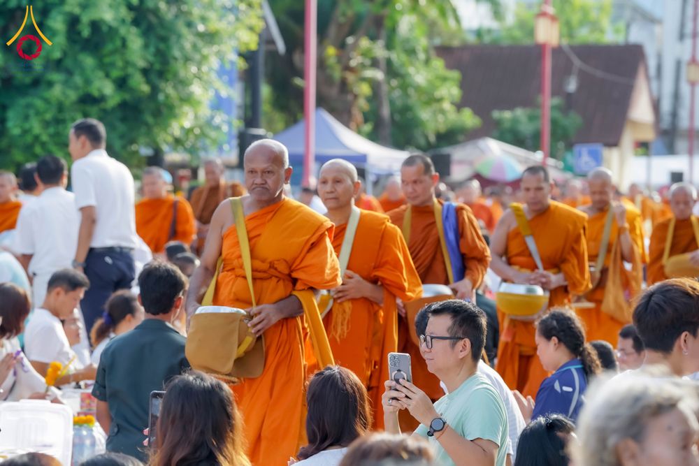 ภาพ No.313961:วันอาทิตย์ที่ 14 มีนาคม พ.ศ. 2569 ทำบุญเมืองหาดใหญ่ตักบาตรพระ 1,109 รูป เติมบุญใหญ่ หลังวิกฤตมหาอุทกภัย ณ ซุ้มประตูไชน่าทาวน์ ถนนศุภสารรังสรรค์ อ.หาดใหญ่ จ.สงขลา