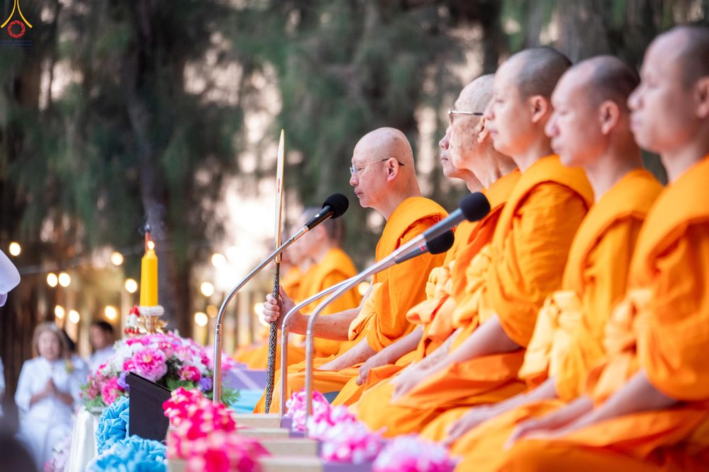 ภาพ No.289240:วันที่ 7 มกราคม พ.ศ. 2569 พิธีตักบาตรพระธรรมยาตรา ณ อนุสรณ์สถานลำดับที่ 1 สถานที่เกิดด้วยรูปกายเนื้อ อนุสรณ์สถานมหาวิหารพระมงคลเทพมุนี (โลตัสแลนด์) อ.สองพี่น้อง จ.สุพรรณบุรี ในโครงการธรรมยาตรา กตัญญูบูชา มหาปูชนียาจารย์ พระมงคลเทพมุนี(สด จนฺทสโร) พระผู้ป