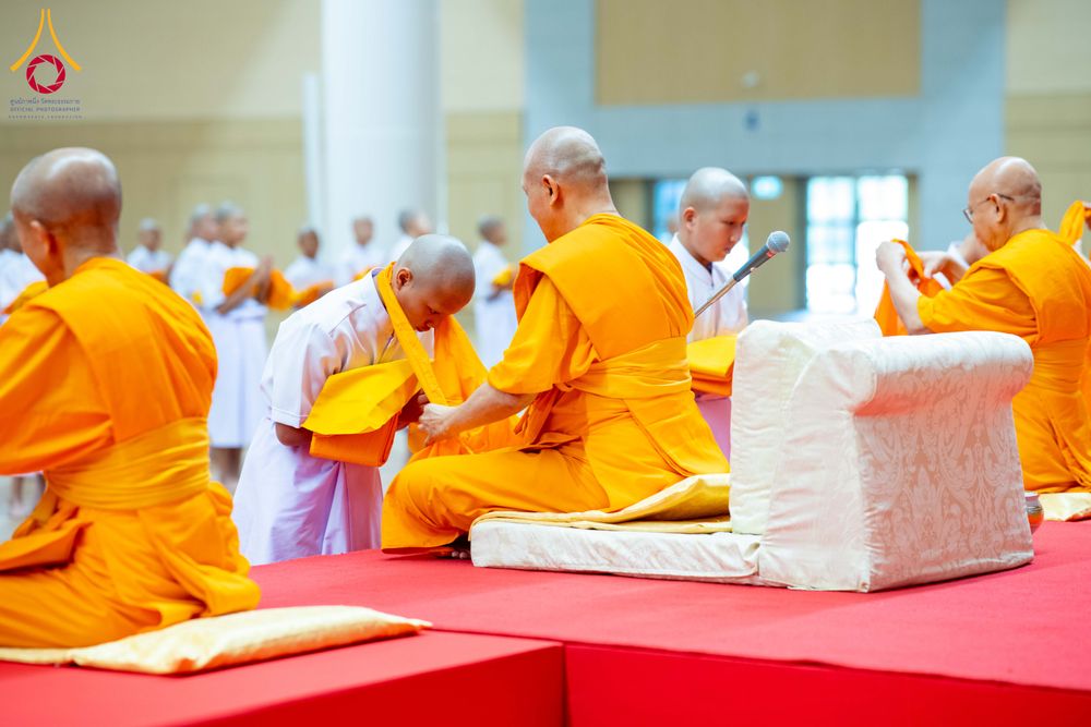 ภาพ No.319529:วันเสาร์ที่ 4 เมษายน พ.ศ.2569 พิธีขอขมา มอบผ้าไตร และถวายบาตรแด่นาคธรรมทายาท ในโครงการบรรพชาสามเณรฟื้นฟูพระพุทธศาสนาทั่วไทย โครงการหน่อแก้วเปรียญธรรม รุ่นที่ 14 โครงการสามเณรยุวธรรมทายาท รุ่นที่ 34 โครงการสามเณรมัชฌิมธรรมทายาท รุ่นที่ 30 ณ สภาธรรมกายสากล