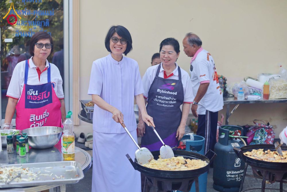 ภาพ No.295630:วันที่ 15 มกราคม พ.ศ. 2569 พิธีทอดผ้าป่าทำนุบำรุงศาสนสถาน ณ วัดโบสถ์บน ต.บางคูเวียง จ.นนทบุรี อนุสรณ์สถานลำดับที่ 4 สถานที่เกิดด้วยกายธรรม ในโครงการธรรมยาตรา กตัญญูบูชา มหาปูชนียาจารย์ พระมงคลเทพมุนี(สด จนฺทสโร) พระผู้ปราบมาร อนุสรณ์สถาน 7 แห่ง ปีที่ 14