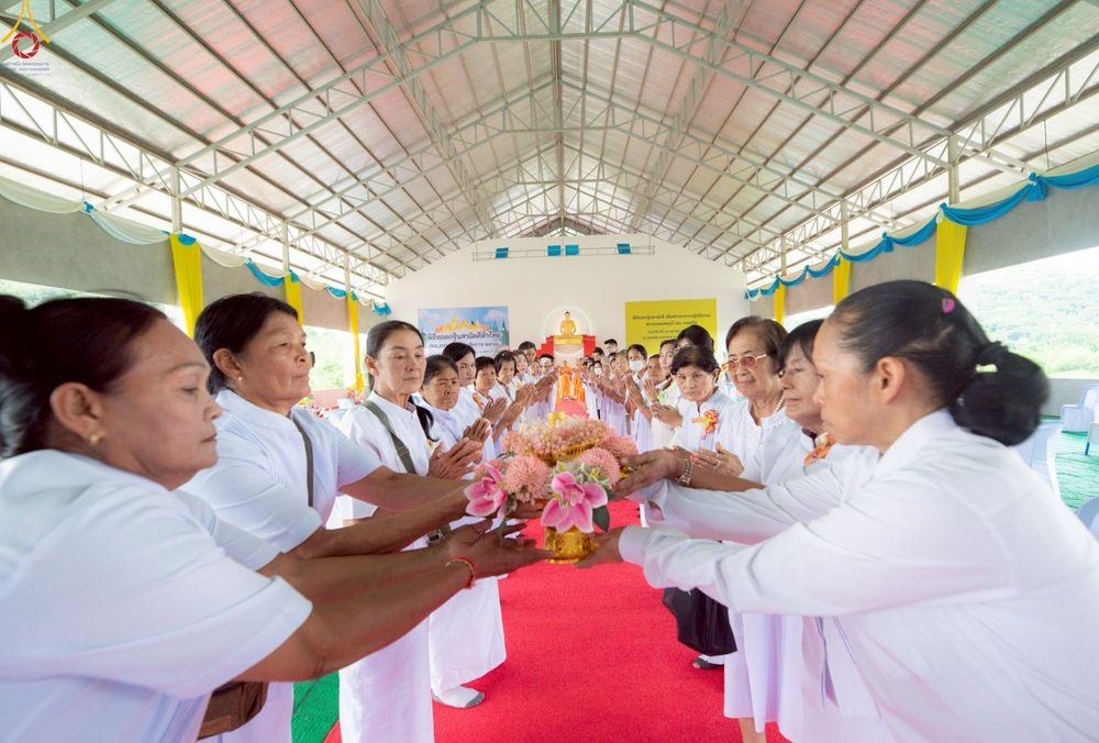 ภาพ No.255220:วันที่ 12 ตุลาคม พ.ศ. 2568 พิธีอัญเชิญพระบรมสารีริกธาตุและบรรจุ ลงในพระเกตุพระประธาน , พิธีทอดกฐินสามัคคีทั่วไทย 30,000 วัด โดยคณะศิษยานุศิษย์ วัดพระธรรมกาย  บูชาธรรม 81 ปี หลวงพ่อธัมมชโย ณ ธุดงคสถานเขาย้อย จ.เพชรบุรี