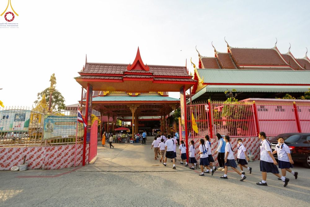 ภาพ No.203468:พิธีทอดผ้าป่าทำนุบำรุงศาสนสถาน ณ วัดตะเคียน ตำบลบางคูเวียง อำเภอบางกรวย จังหวัดนนทบุรี ในโครงการธรรมยาตรา กตัญญูบูชา มหาปูชนียาจารย์ พระมงคลเทพมุนี(สด จนฺทสโร) พระผู้ปราบมาร อนุสรณ์สถาน 7 แห่ง ปีที่ 13 วันที่ 29 มกราคม พ.ศ. 2568