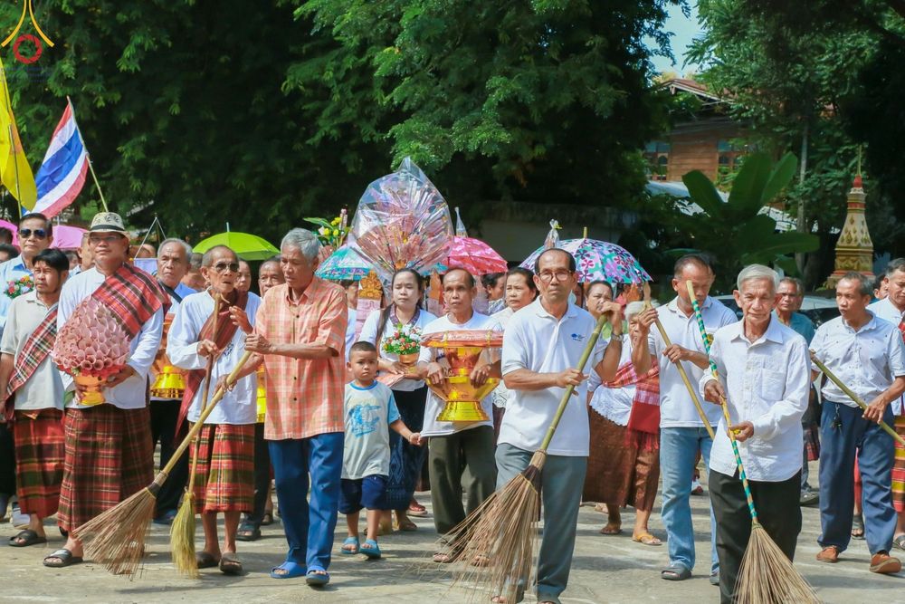 ภาพ No.166123:พิธีทอดกฐิน ณ วัดศรีบุญเรือง จ.อำนาจเจริญ ในโครงการกฐินสามัคคีทั่วไทย 30,000 วัด บูชาธรรม 80 ปี หลวงพ่อธัมมชโย โดยคณะศิษยานุศิษย์วัดพระธรรมกาย วันที่ 20 ตุลาคม พ.ศ. 2567