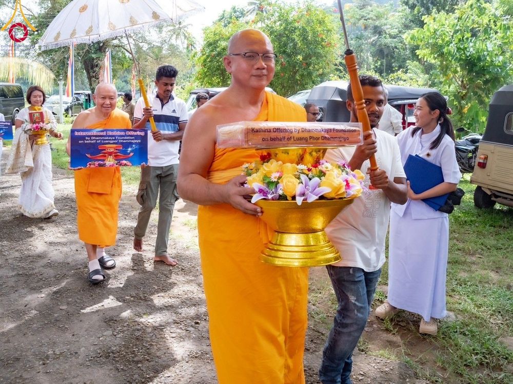 ภาพ No.97742:พระครูสมุห์สนิทวงศ์ วุฑฺฒิวํโส, ดร.  ผู้แทนวัดพระธรรมกาย ร่วมบุญถวายกฐิน ณ วัดกัลละปิติยะ มาตาเล ศรีลังกา Kathina Kalapitiya Matale SriLanka วันที่ 17 พฤศจิกายน พ.ศ. 2566